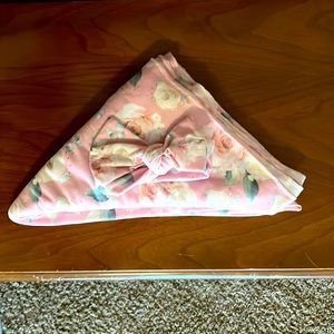 Toby Brand Newborn Swaddle and Bow Photo Set